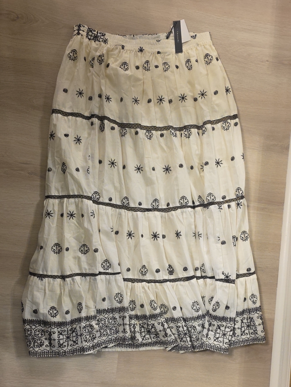 Brand New With Tag Tahari Cream Midi Skirt with Black Embroidery